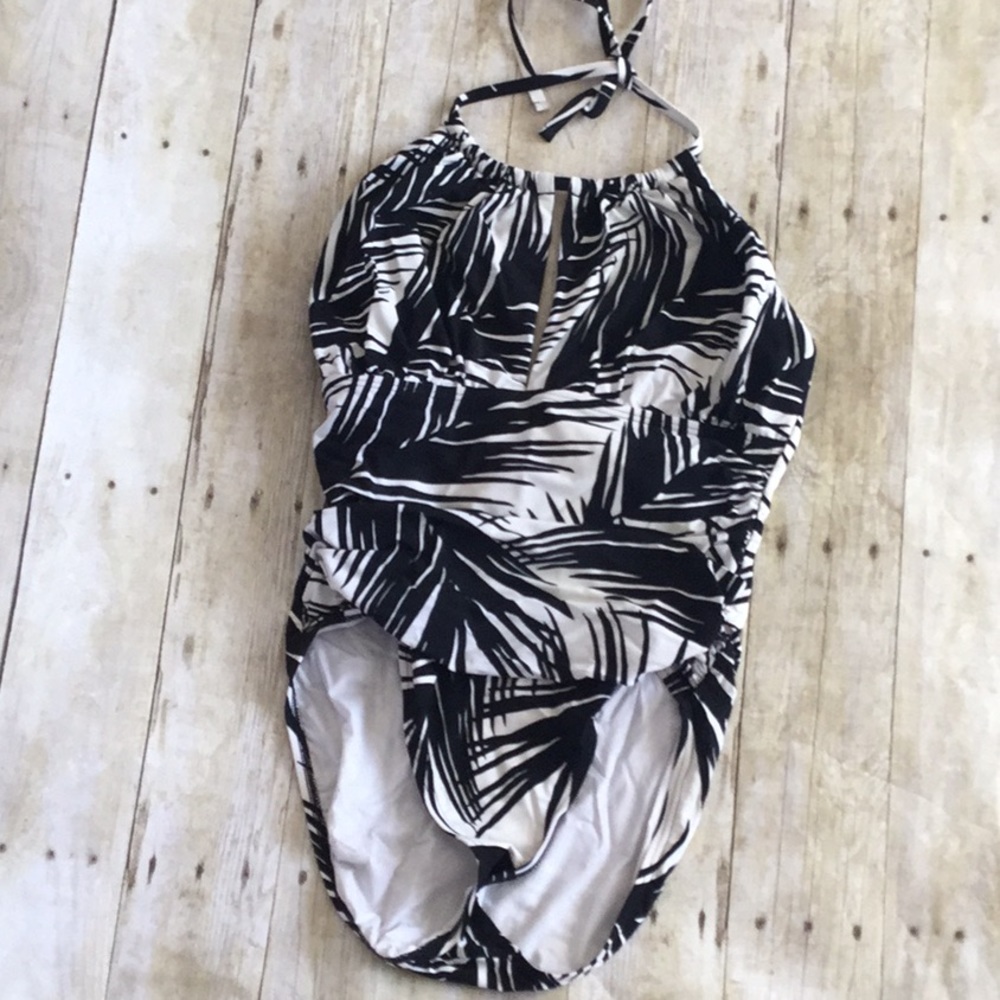 One piece swimsuit in perfect condition